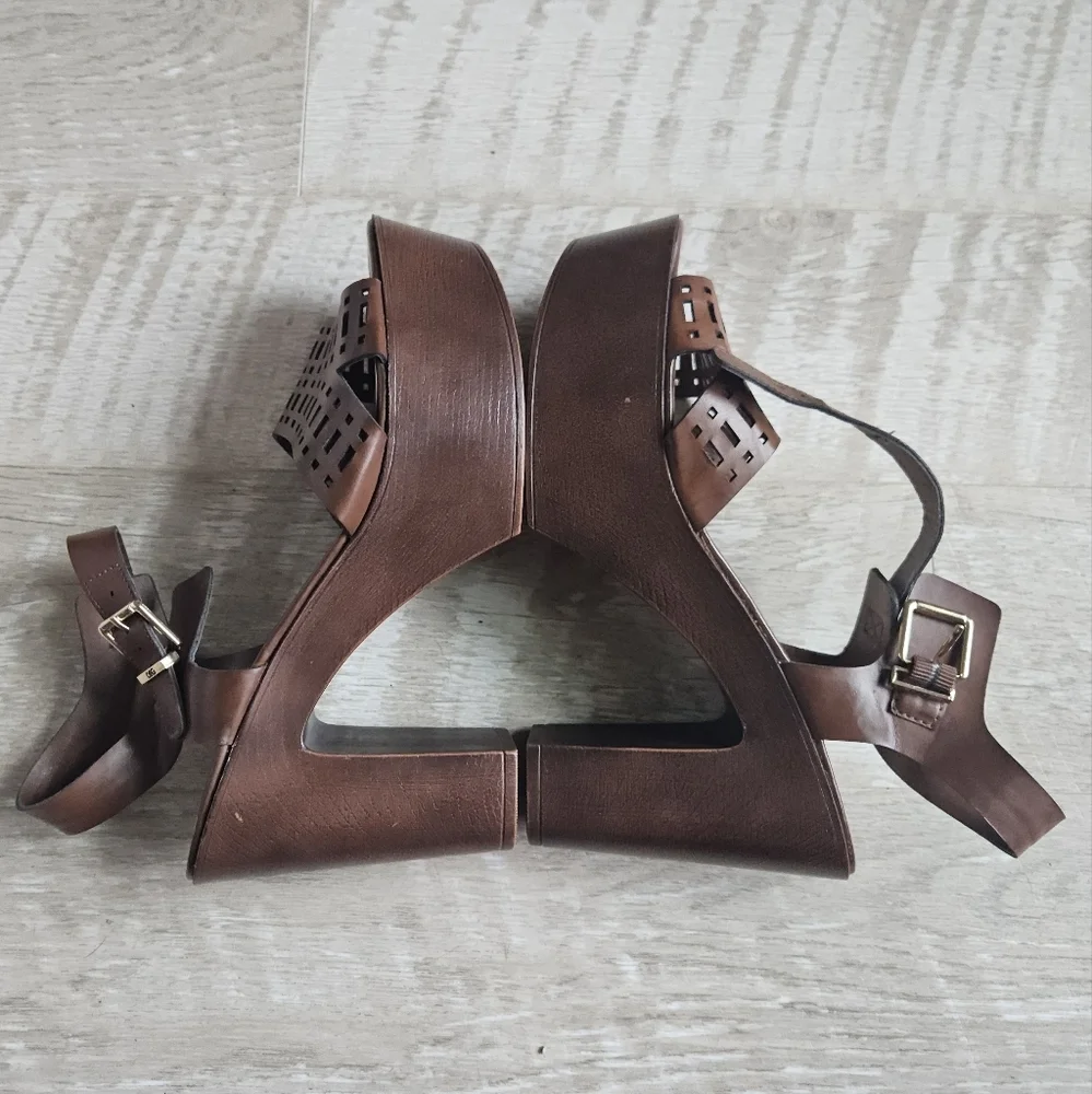 GBG Los Angeles Jelty Faux Leather Platform Heel Sandals - Picture 4 of 13
